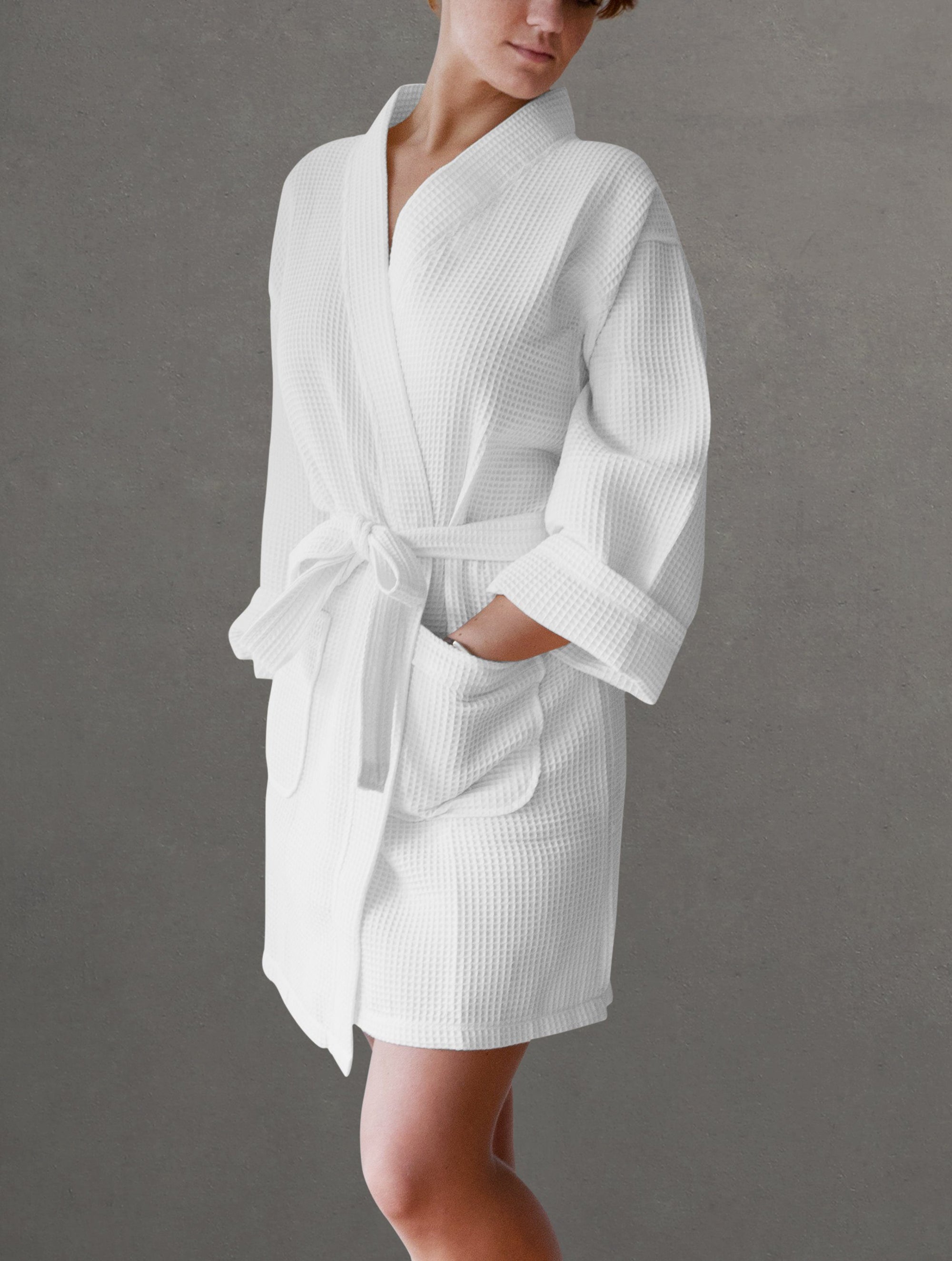 https://luxorlinens.com/cdn/shop/products/Rebecca-Kimono-White-2_2000x.jpg?v=1645712039