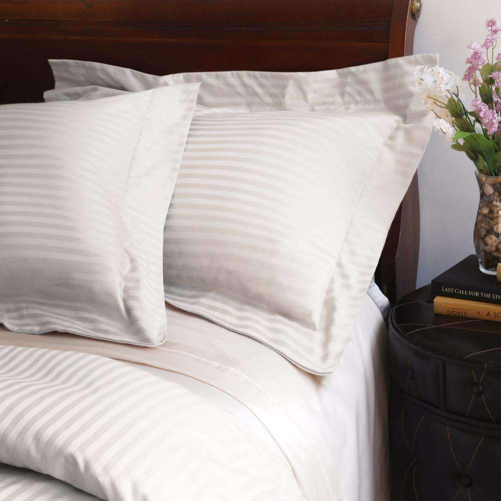 https://luxorlinens.com/cdn/shop/products/ValentinoStripe-Duvet-White-RueLaLa_21ae4bb5-4136-4327-99bb-4b188c5d77da_1600x.jpg?v=1606487785